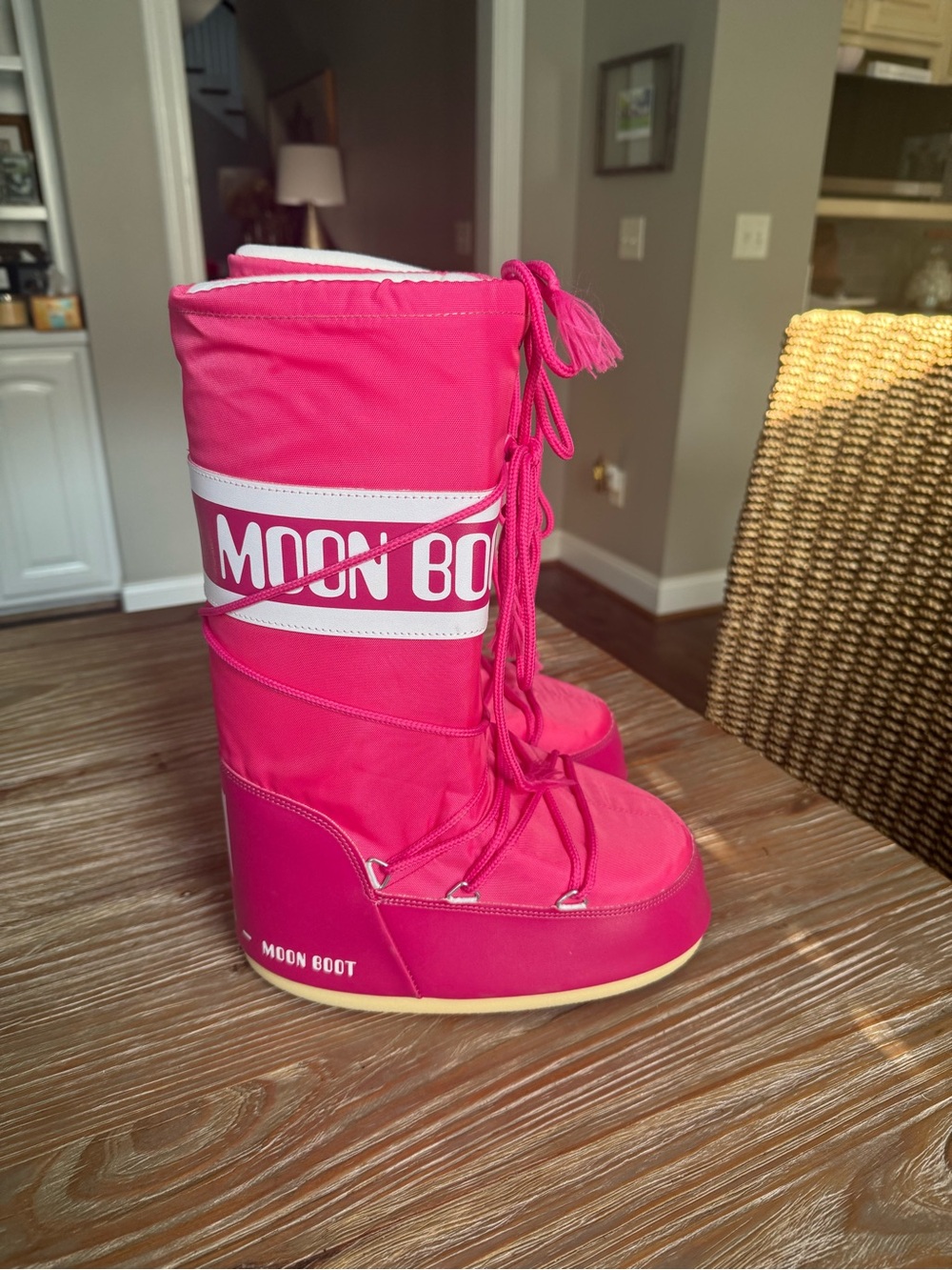 Moon Boot Women’s Hot Pink Lace-Up Winter Boots Sz 7-8.5